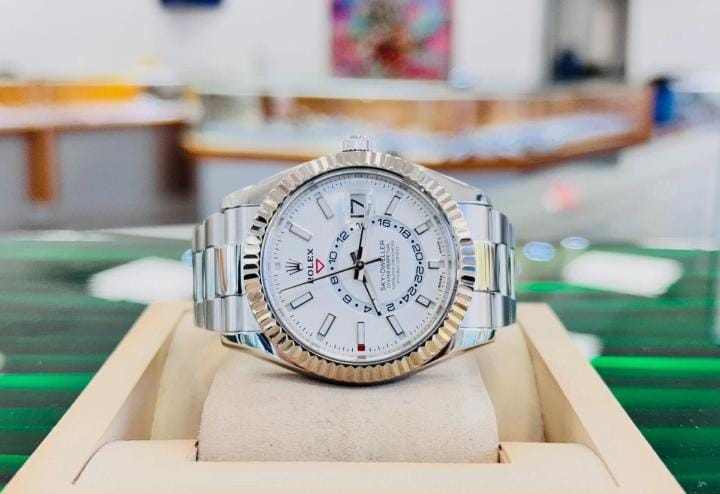 صورة واتساب بتاريخ 2025-12-11 في 11.18.26_27ac6908 Rolex Sky Dweller White Dial Watch - كوبي ماستر بجودة عالية. - الصورة 1